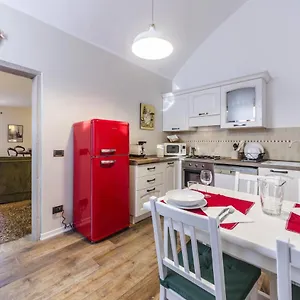 Maurizio House - Near The Train Station Apartment